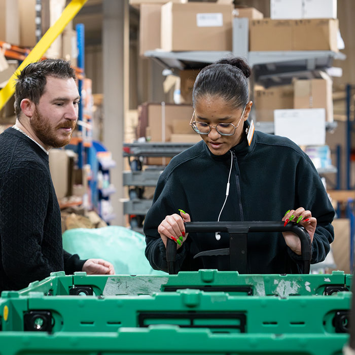 jeune femme handiwork en formation